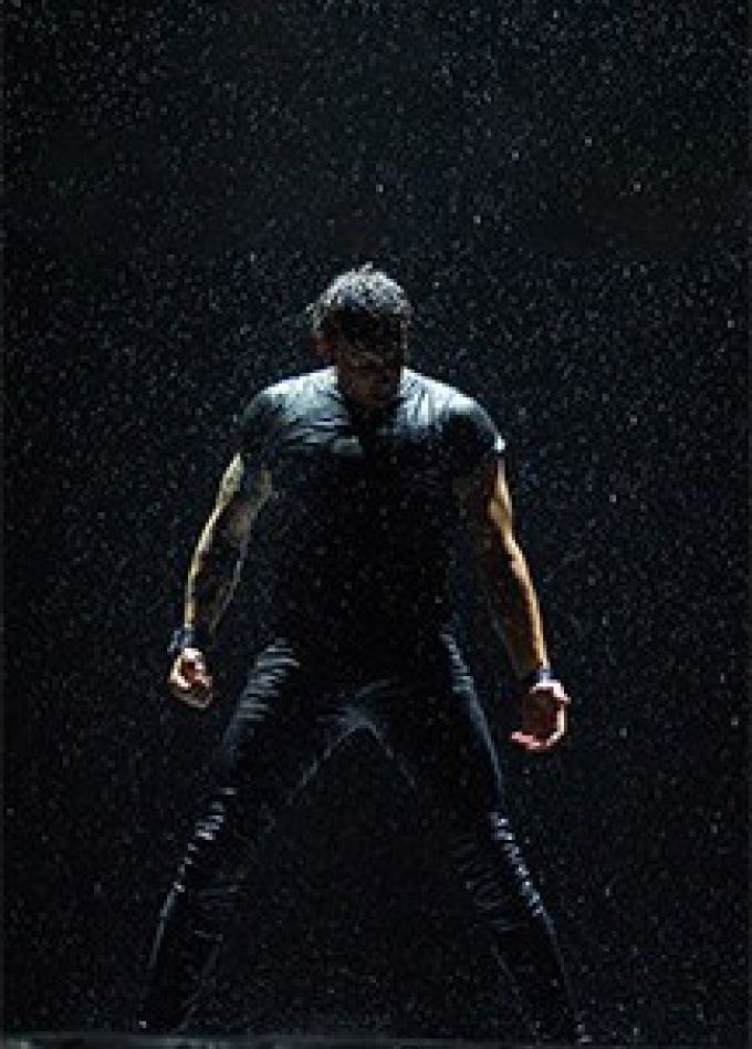 Шоу под дождём 3. Только для женщин