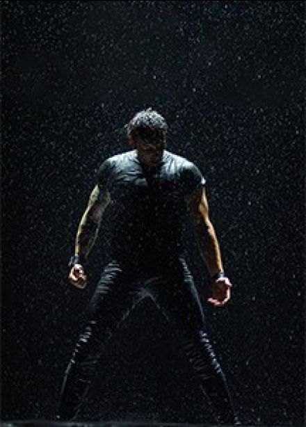 Шоу под дождём 3. Только для женщин