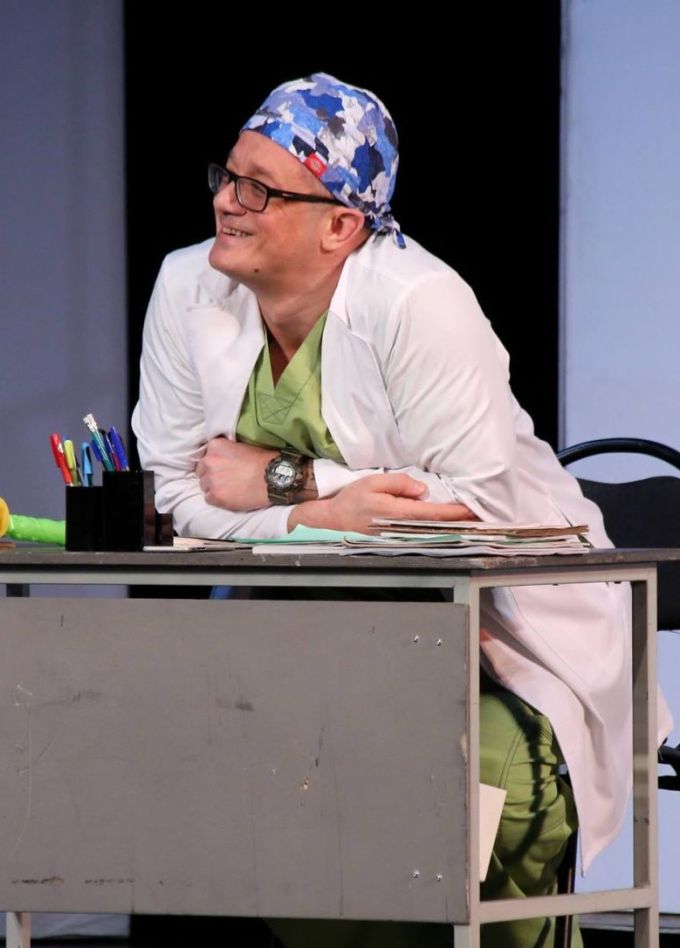 Спектакль «Доктор знает всё»