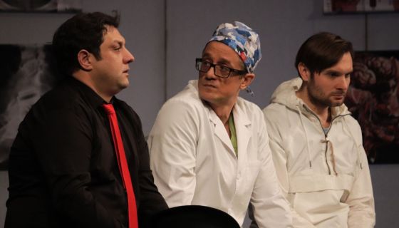 Спектакль «Доктор знает всё»