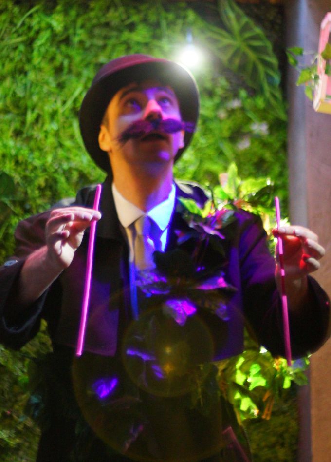 Божественная драмедия с червячками