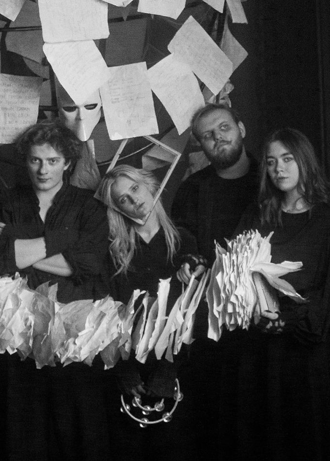 Бонд с кнопкой