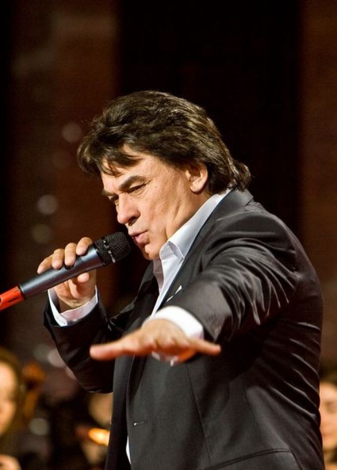 Александр Серов