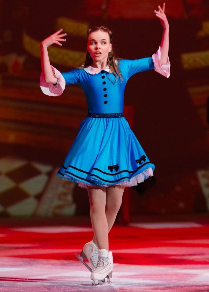 Ледовое шоу «Алиса в Стране чудес»