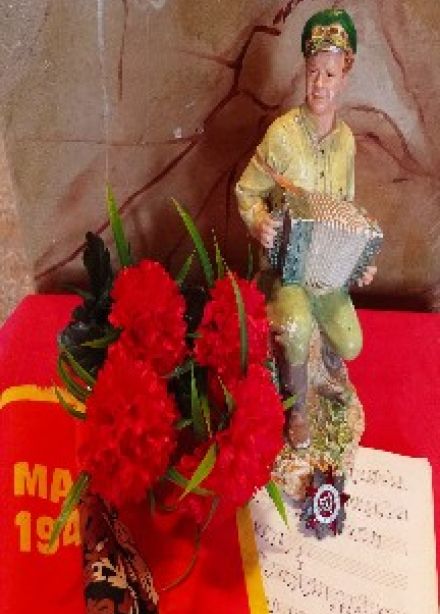 Льется песня фронтовая