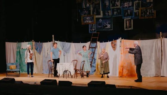 Спектакль «Любовь и голуби»