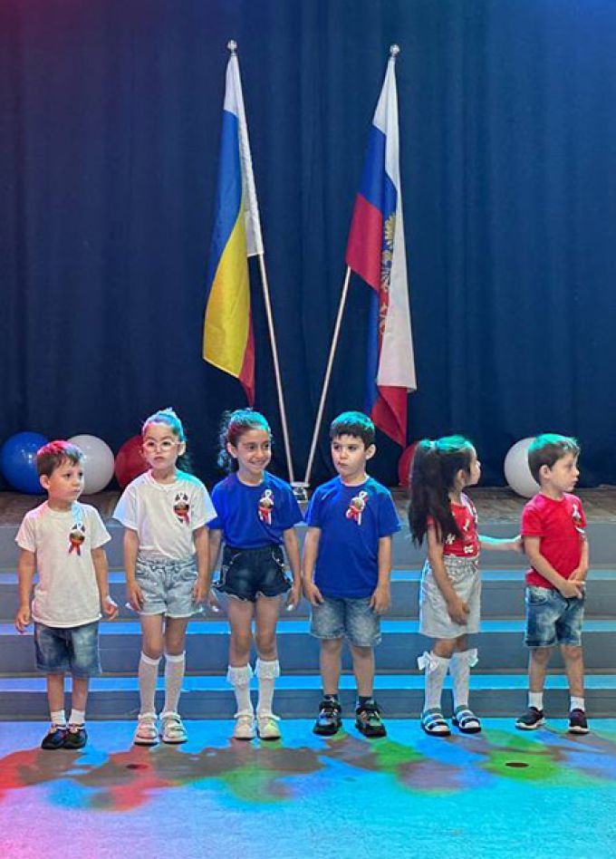 Россию песней славлю