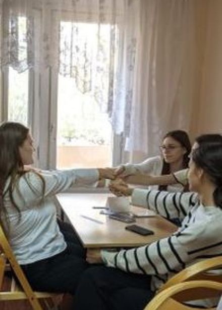 Возьмемся за руки, друзья. Деловая игра