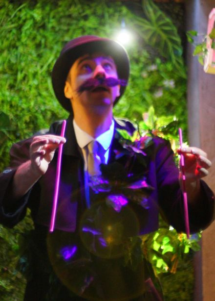 Божественная драмедия с червячками