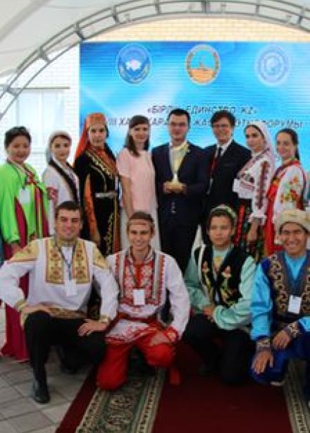 В дружеской семье братских народов: Этно‑путешествие