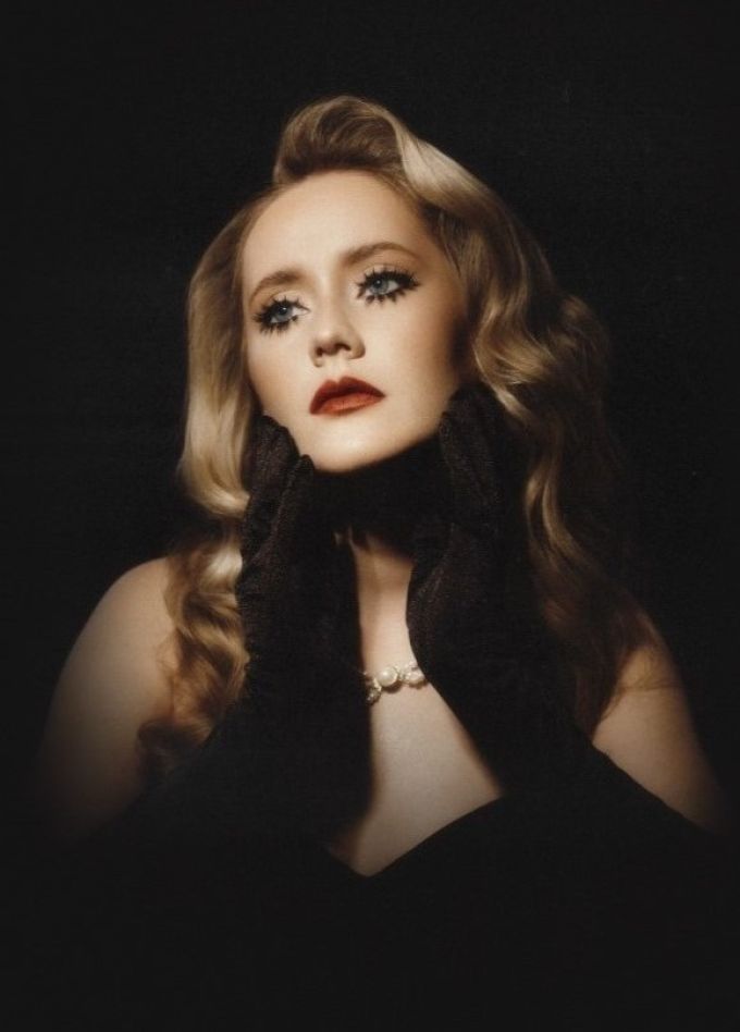 Элли на маковом поле